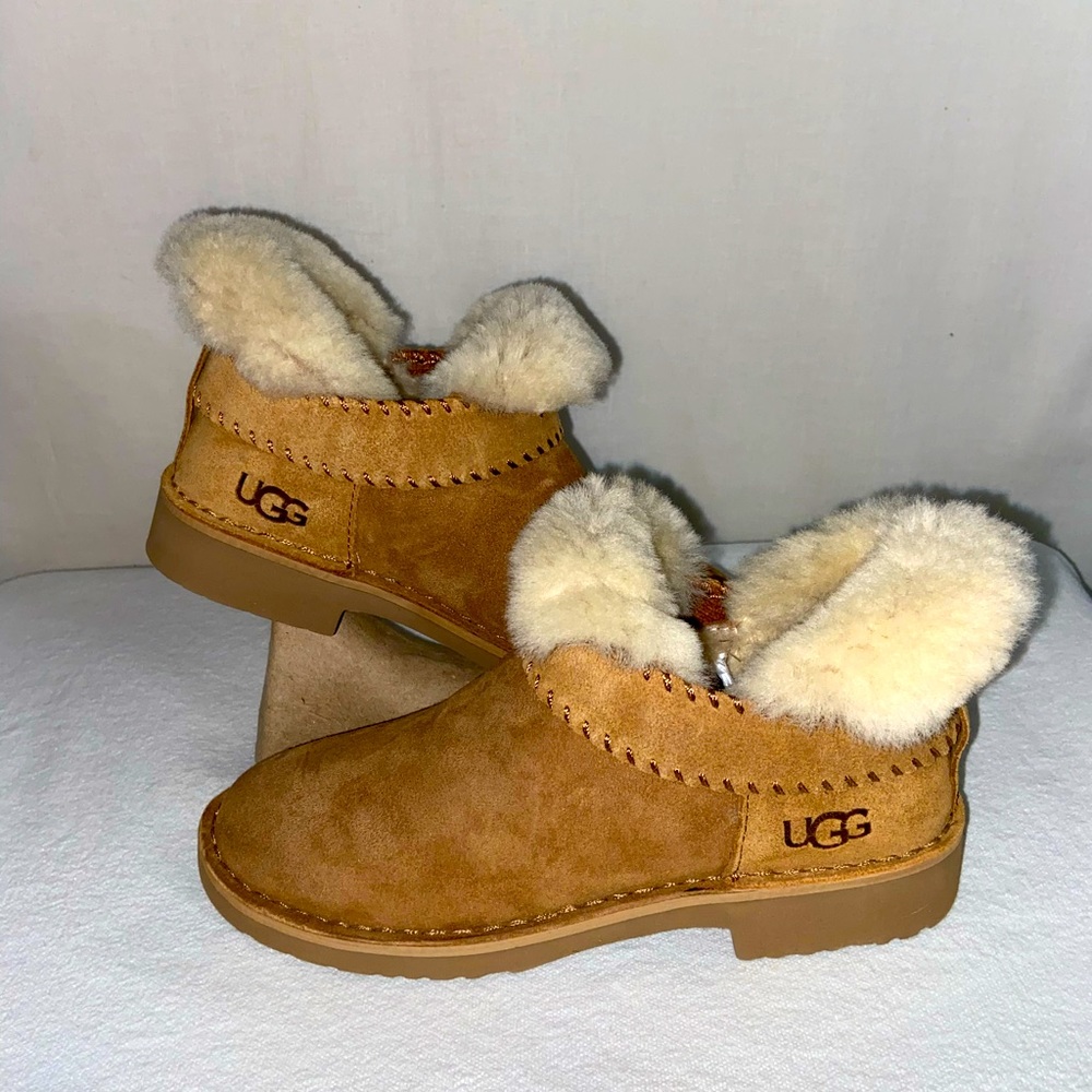 New w/Tags & Box Women’s Chestnut MCKAY Winter Boots Size 6 (Never Worn)